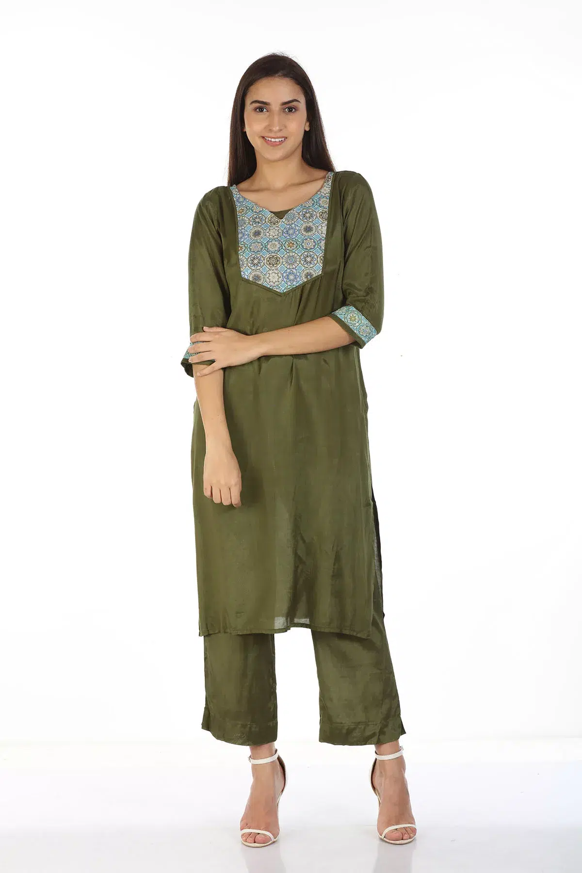 Green Solid Dupatta with Gotta - Image 2