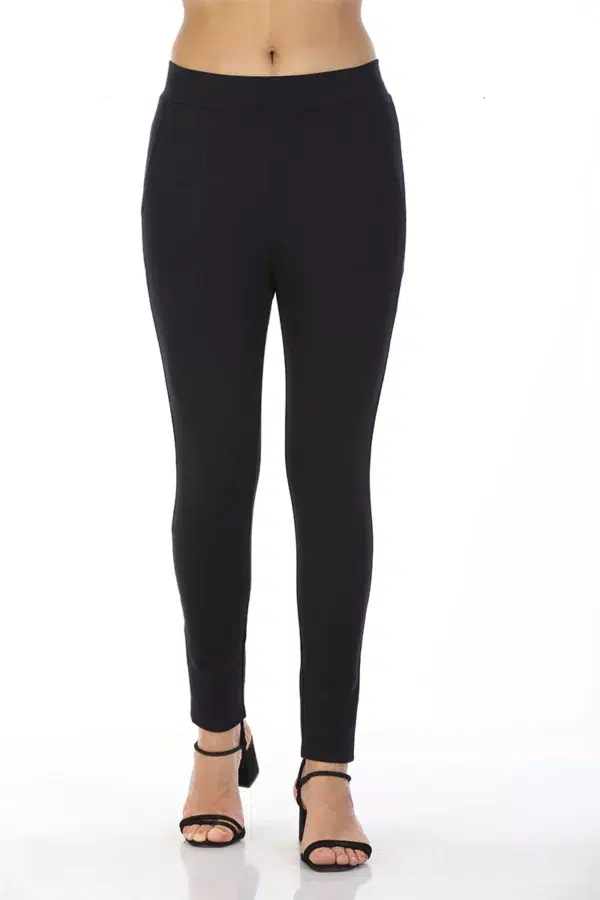 Black Solid Jeggings For Women
