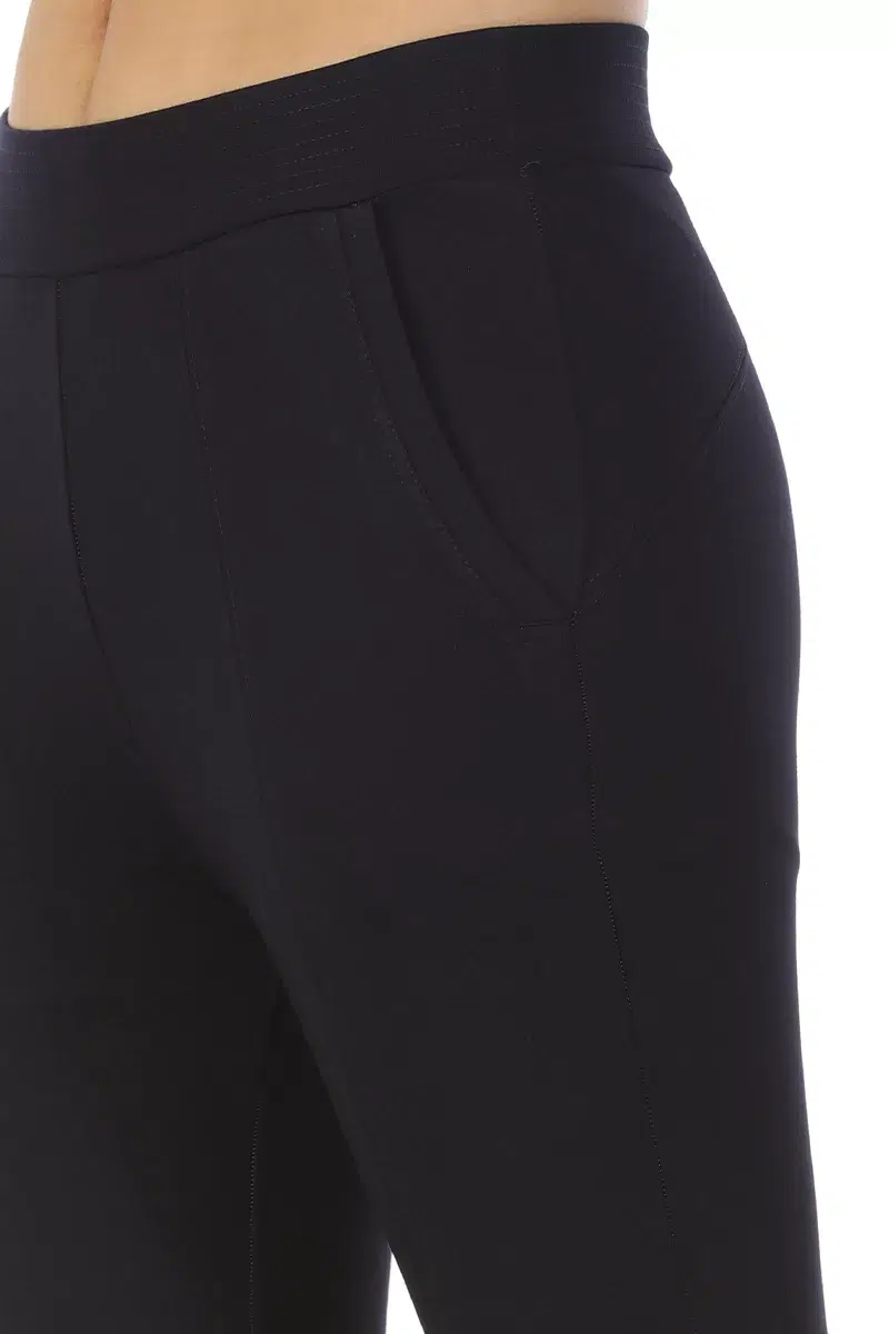 Black Solid Jeggings For Women