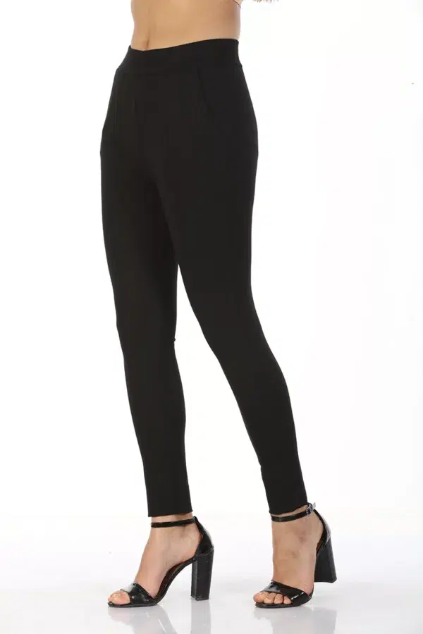 Black Solid Jeggings For Women