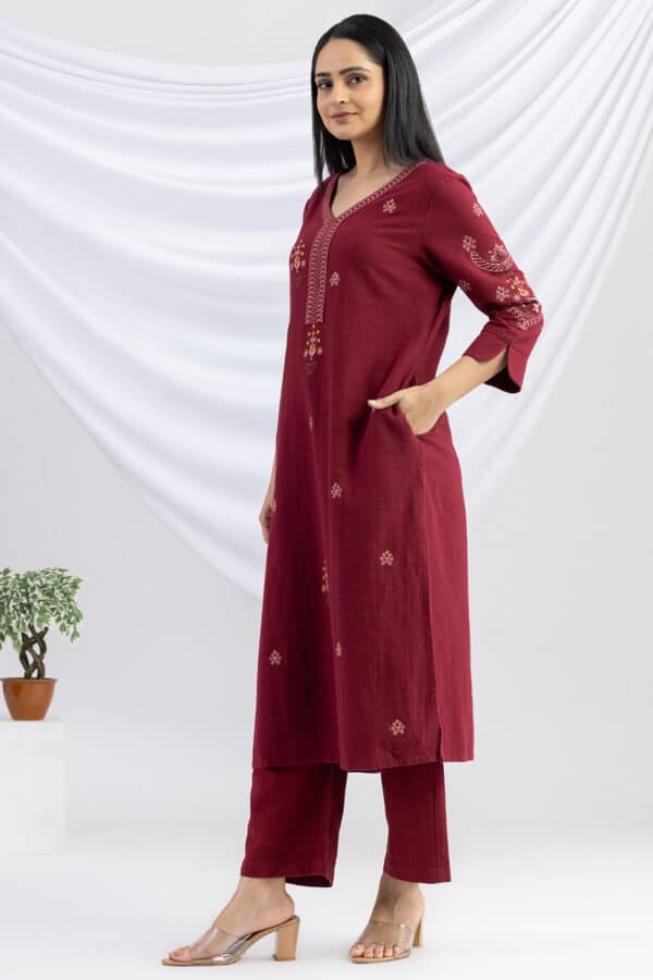 v neck kurti maroon embroidered cotton viscose slub 3/4 sleeves