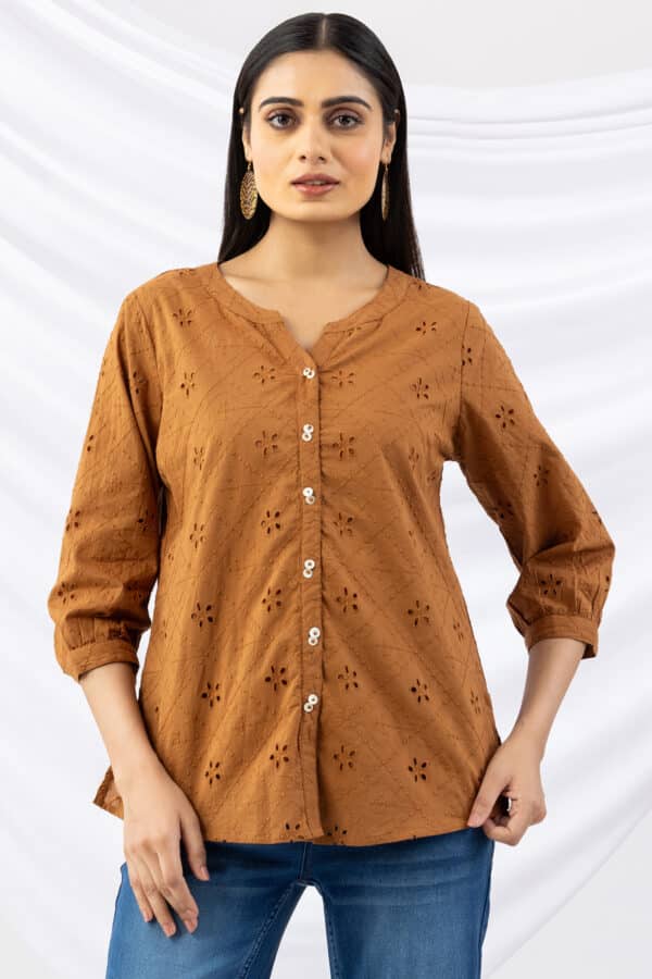 cotton top cinnamon schiffli round neck with 3/4 sleeves