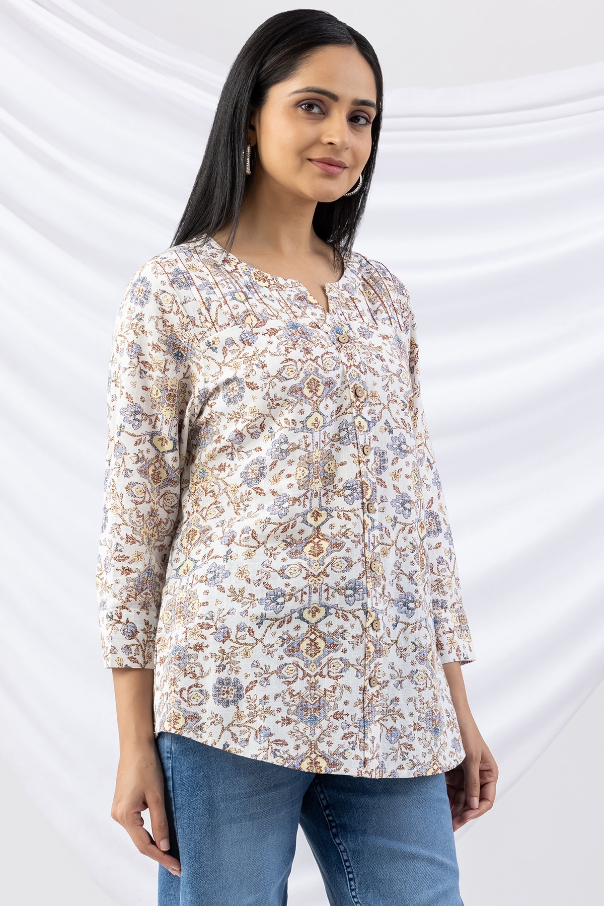 off white shirt printed cotton slub round neck with 3/4 sleeves