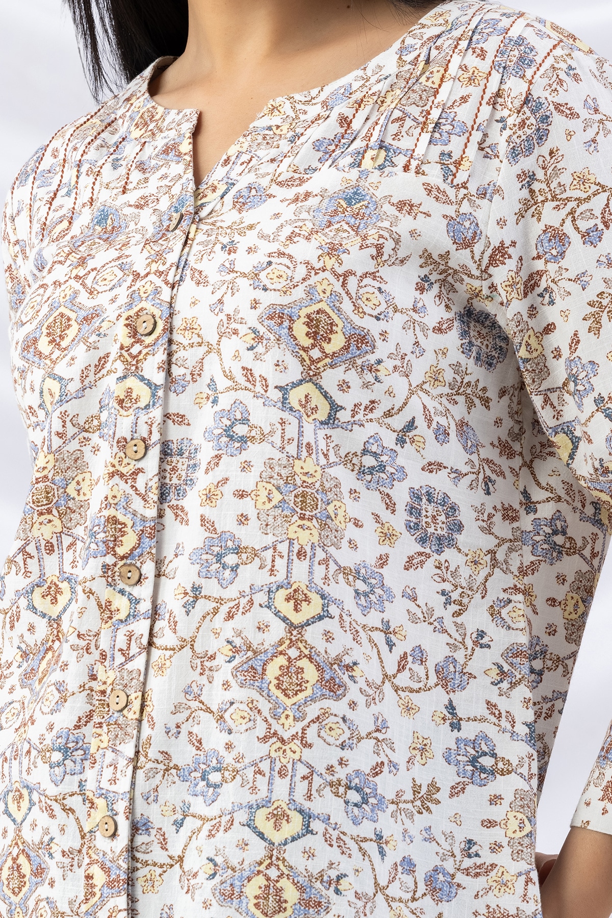 off white shirt printed cotton slub round neck with 3/4 sleeves