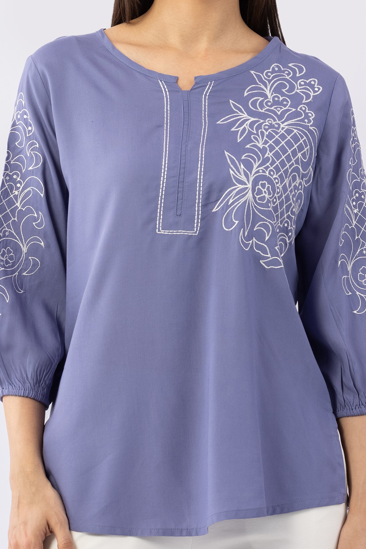 Embroidered blue viscose modal top for women with round neck and 3/4 sleeves