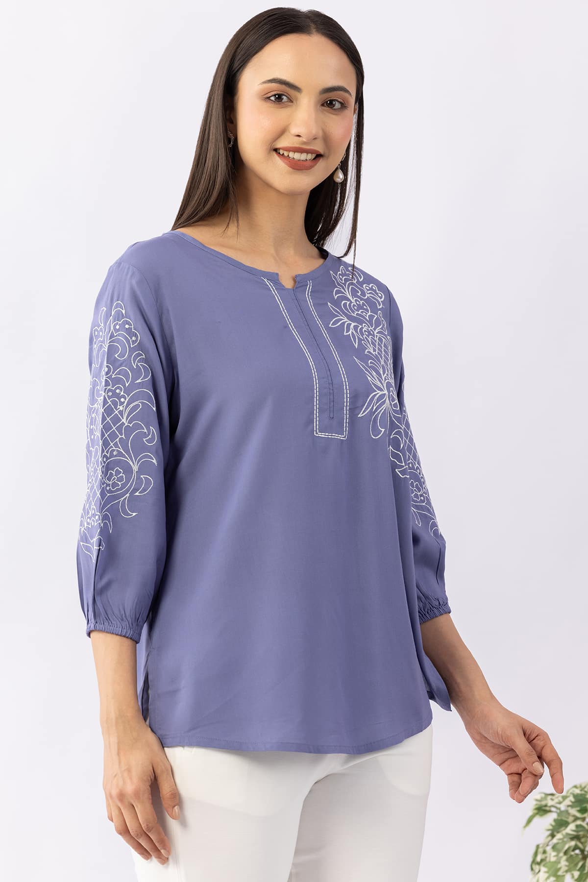 Embroidered blue viscose modal top for women with round neck and 3/4 sleeves