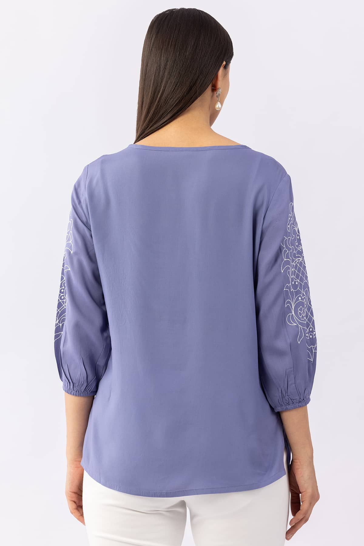 Embroidered blue viscose modal top for women with round neck and 3/4 sleeves