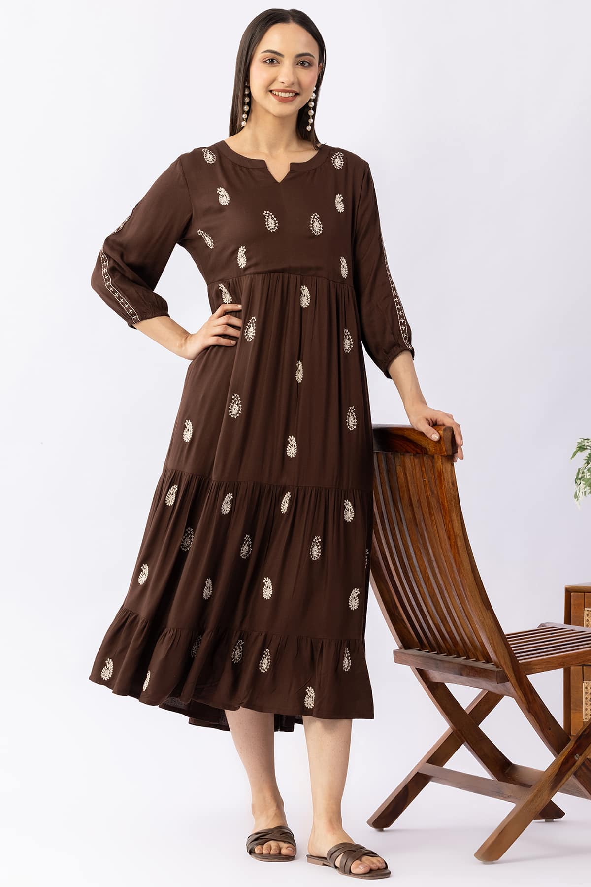 Embroidered brown moss viscose dress for women with mandarin collar and 3/4 sleeves