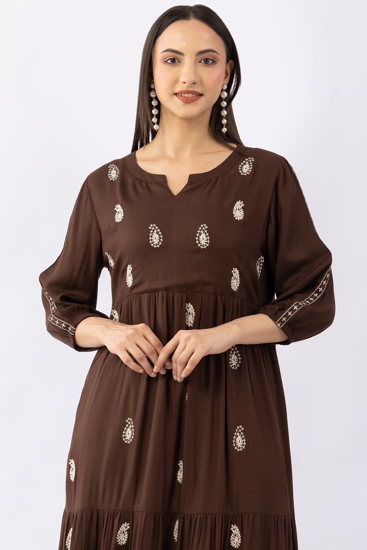 Embroidered brown moss viscose dress for women with mandarin collar and 3/4 sleeves