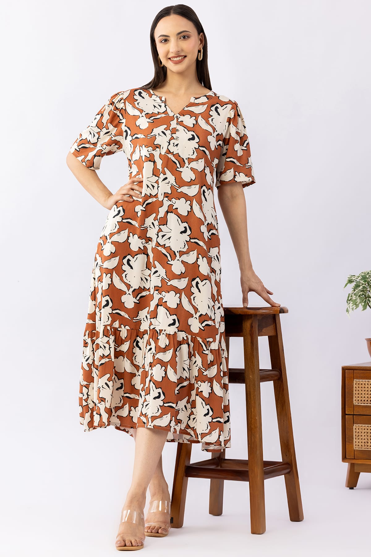Printed brick red viscose dress for women with round neck and half sleeves