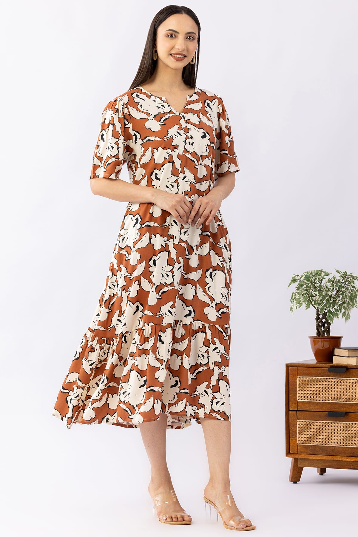 Printed brick red viscose dress for women with round neck and half sleeves