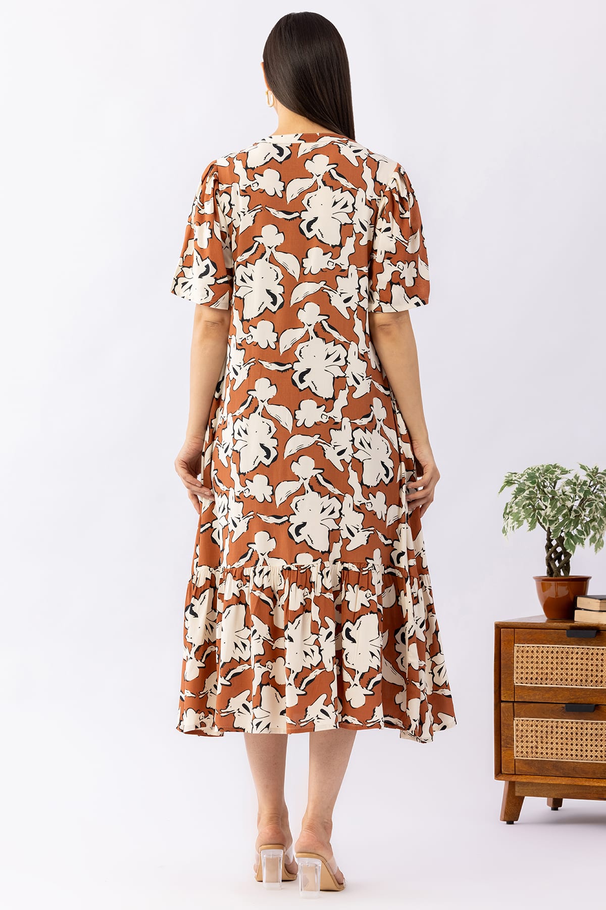 Printed brick red viscose dress for women with round neck and half sleeves