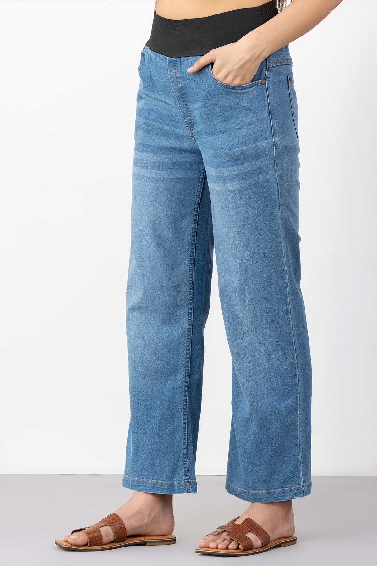Blue straight fit cotton denim jeans for ladies