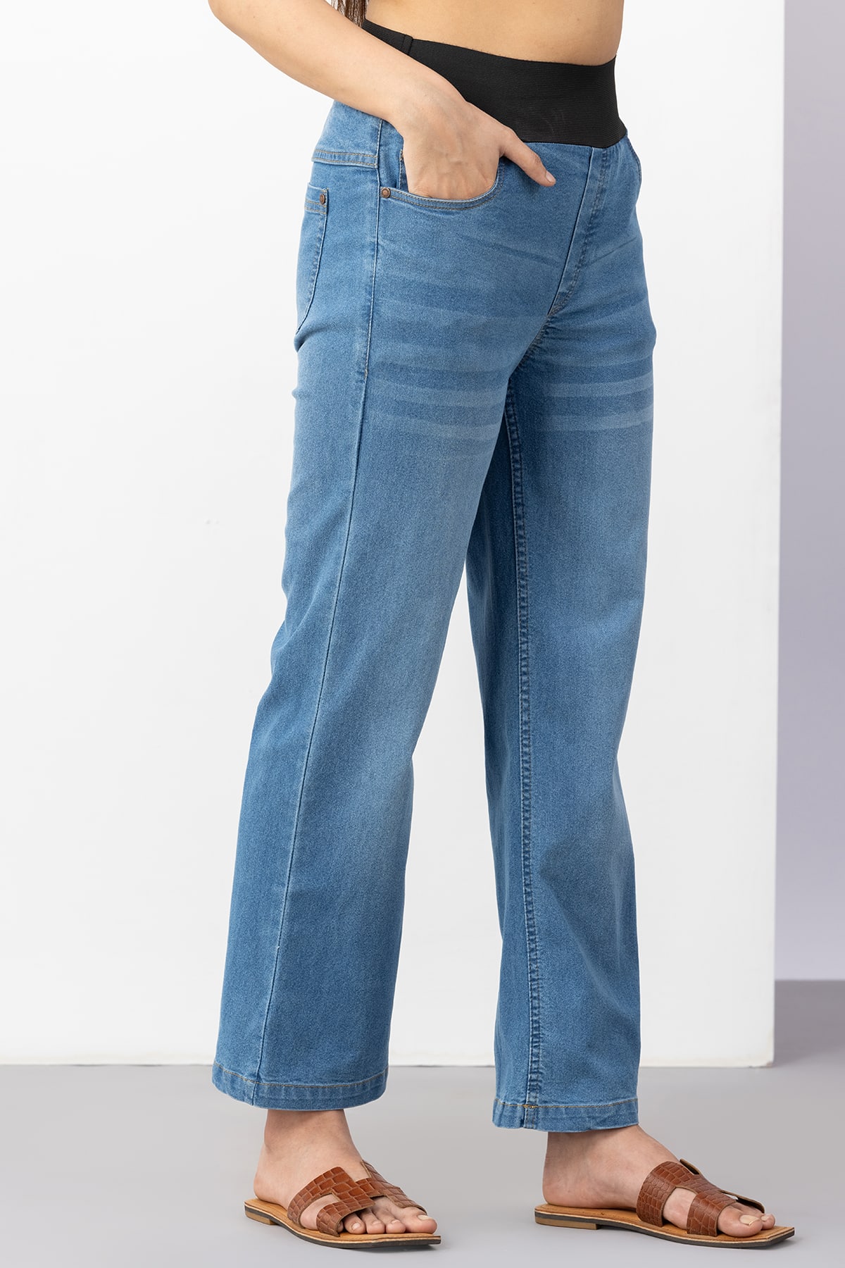 Blue straight fit cotton denim jeans for ladies