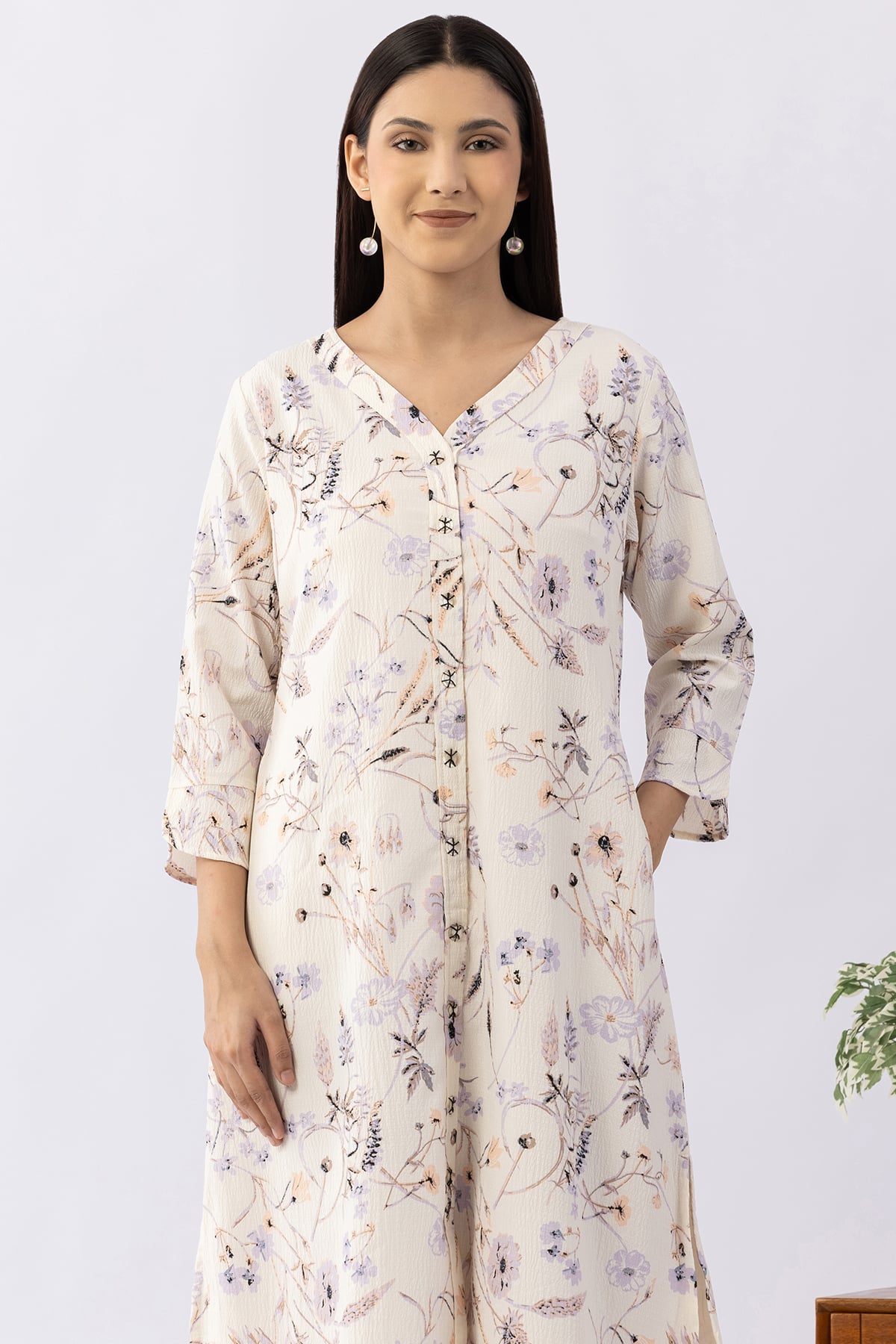 Printed off white crepe dress for women with V neck and 3/4 sleeves