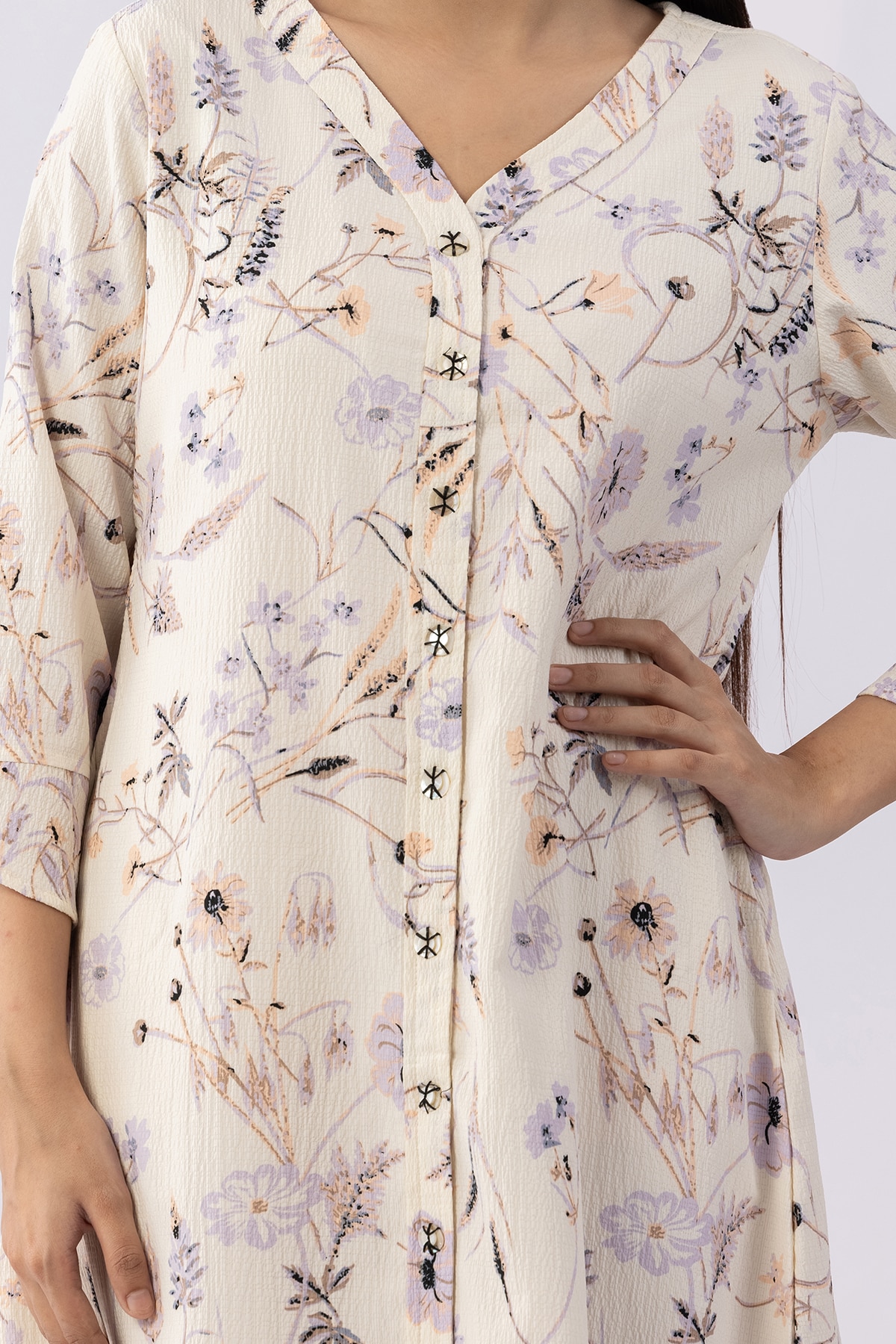Printed off white crepe dress for women with V neck and 3/4 sleeves