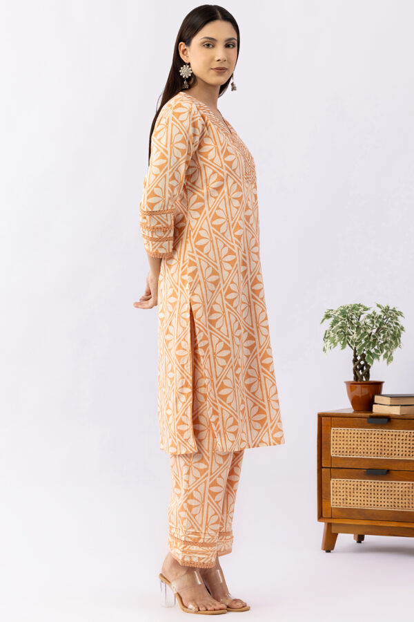 long cotton kurti for women off white printed v neck with 3/4 sleeves