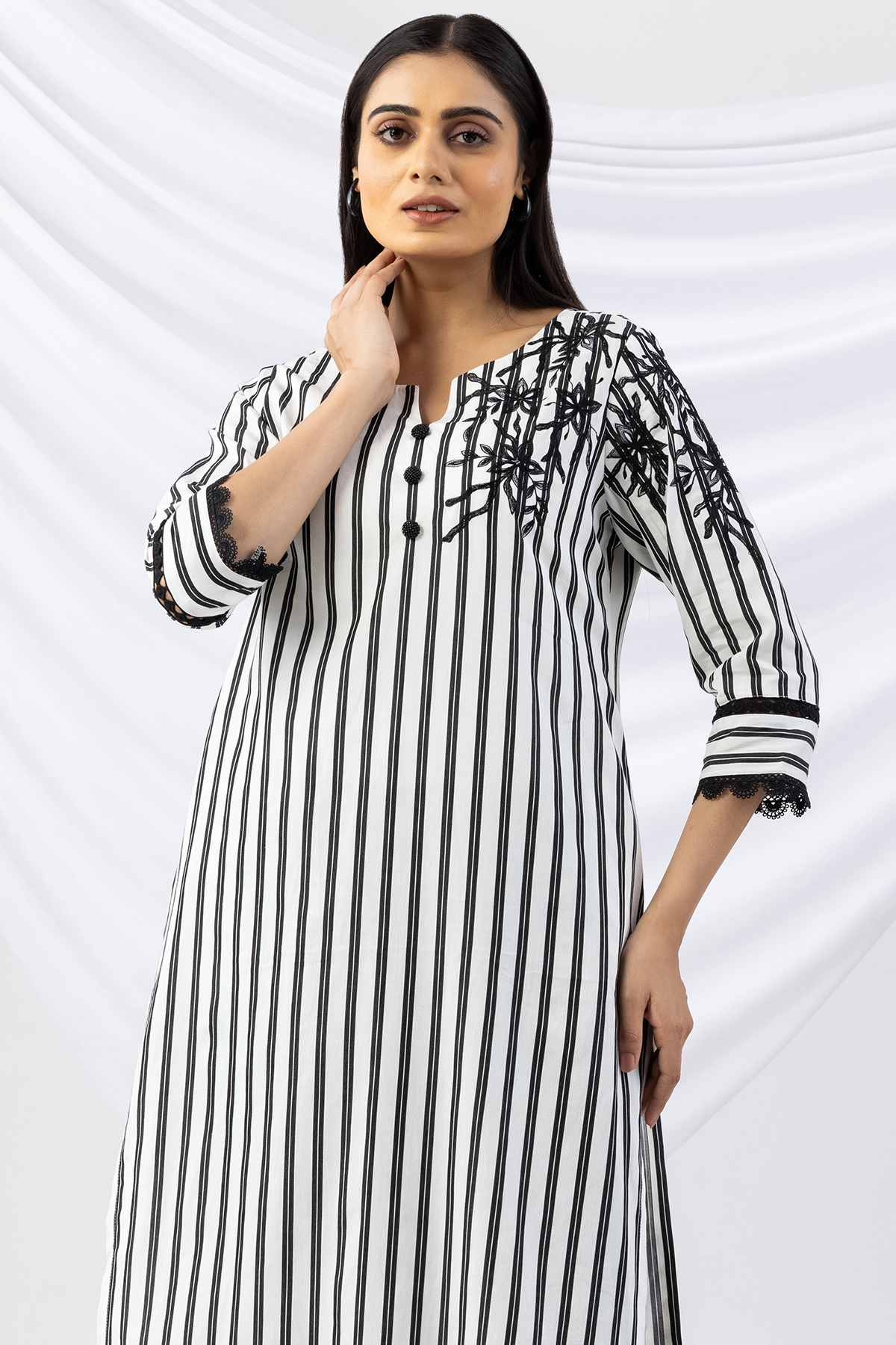 stripes kurti for women black white viscose round neck 3/4 sleeves
