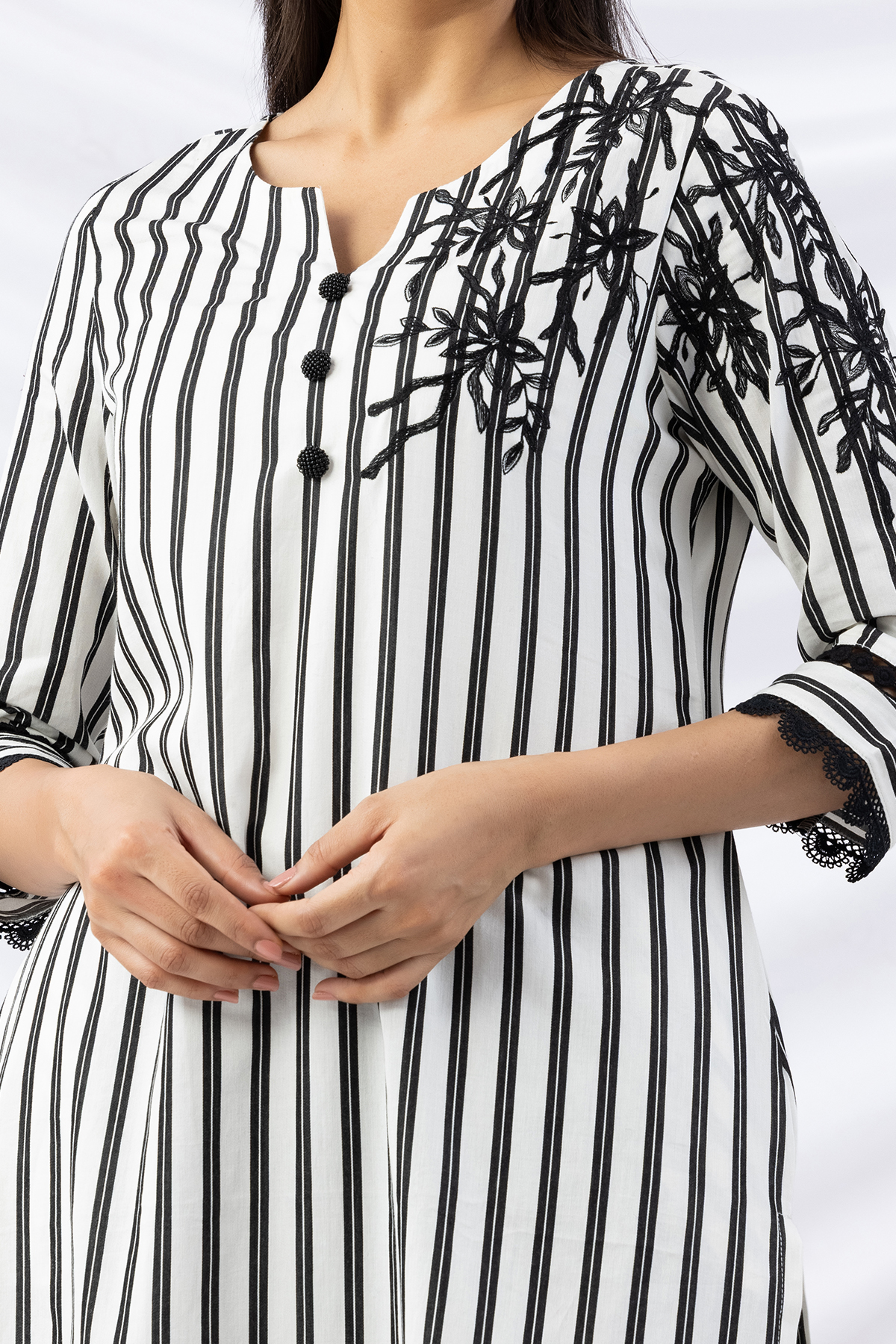 stripes kurti for women black white viscose round neck 3/4 sleeves