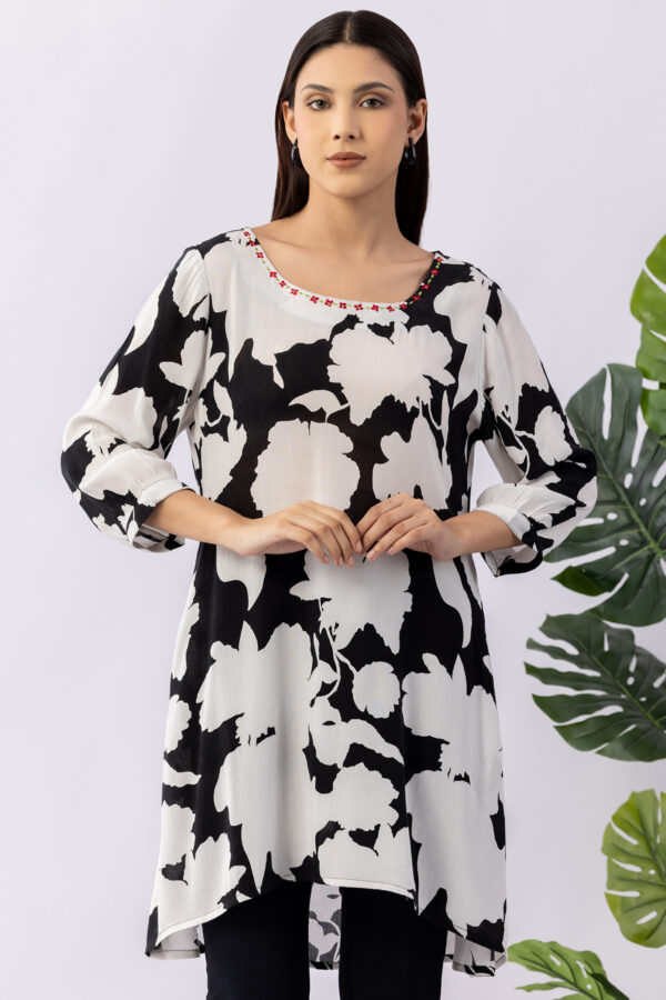 embroidered tunic tops black white viscose crepe round neck 3/4 sleeves regular fit