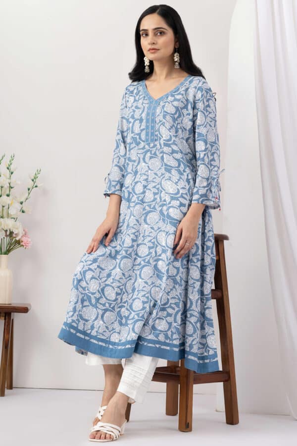 blue kurti for women printed viscose slub v neck 3/4 sleeves