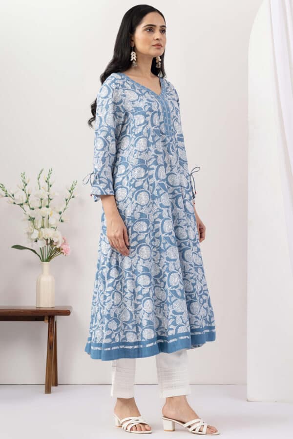 blue kurti for women printed viscose slub v neck 3/4 sleeves