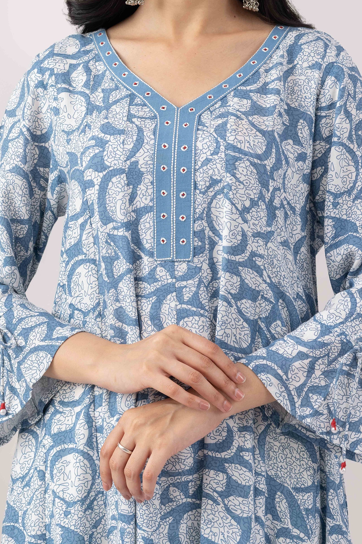 blue kurti for women printed viscose slub v neck 3/4 sleeves
